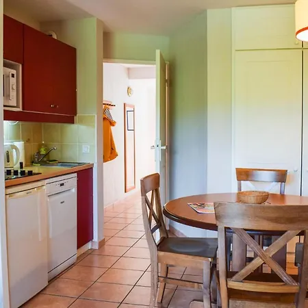 Stunning In With 1 Bedrooms And Outdoor Swimming Pool דירה מרסיאק
